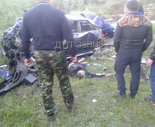 Два человека погибли в слетевшей с моста машине в Иркутске