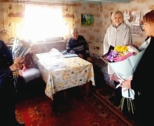 В Усольском районе поздравили семью с 50-летием совместной жизни 