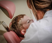 Врач Ахтямова напомнила, что детей нужно водить к стоматологу каждые четыре месяца