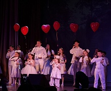 В Усолье-Сибирском прошёл праздничный концерт "Подарок для мамы"