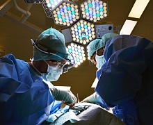 Кировские врачи извлекли из щеки пациента десятисантиметрового червя-паразита
