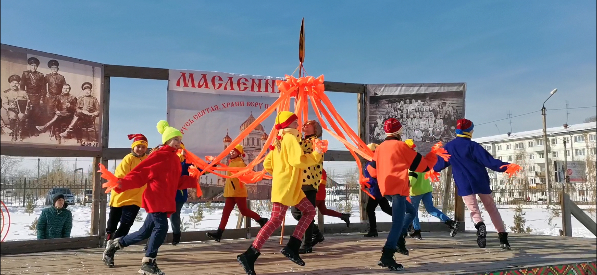 Погода в городе усолье. Усолье Сибирское Иркутская область. Масленица Усолье Сибирское. Елка Усолье Сибирское. Коллектив звонница Усолье Сибирское.