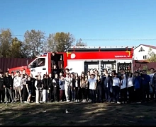 Усольские школьники примерили на себя роль пожарных спасателей