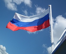 Россиян начали штрафовать за демонстрацию бело-сине-белого флага