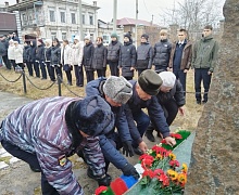 В Усолье-Сибирском почтили память сотрудников, погибших при исполнении служебного долга