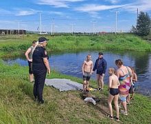 Усольские полицейские выявляют несовершеннолетних, отдыхающих на воде без сопровождения взрослых