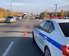 В Усолье-Сибирском грузовой автомобиль насмерть сбил 44-летнего мужчину