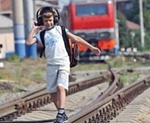 В Татарстане научились блокировать музыку в наушниках у железной дороги
