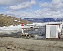 С 29 марта ледовая переправа на остров Ольхон озера Байкал закрыта
