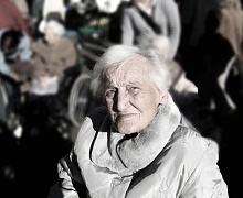 У 90-летней бабушки таксист забрал 20 тысяч рублей и передал мошенникам 