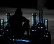 Нарколог Шуров объяснил, почему нельзя вылечиться от алкоголизма кодированием