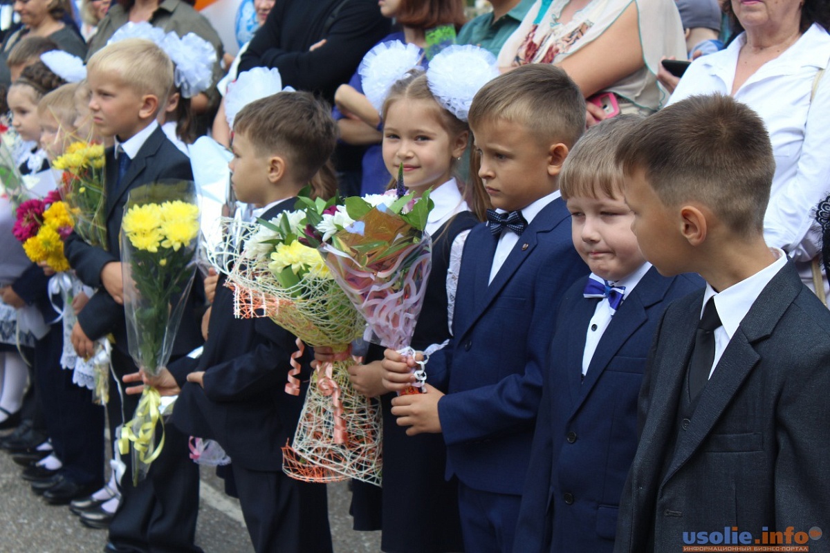 Курчатовские школьники отметили день матери. Усолье инфо 1 сентября фото. День ученика отмечает день