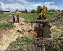 Мэр Усолья проинспектировал ход установки нового водопровода 