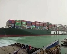 Европе грозит дефицит товаров из-за блокировки Суэцкого канала
