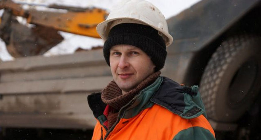 Слесарь-модельер из Перми меняет трубы, шьет платья для конкурсов красоты, делает маникюр, занимается йогой и доказывает всем, что он не гей