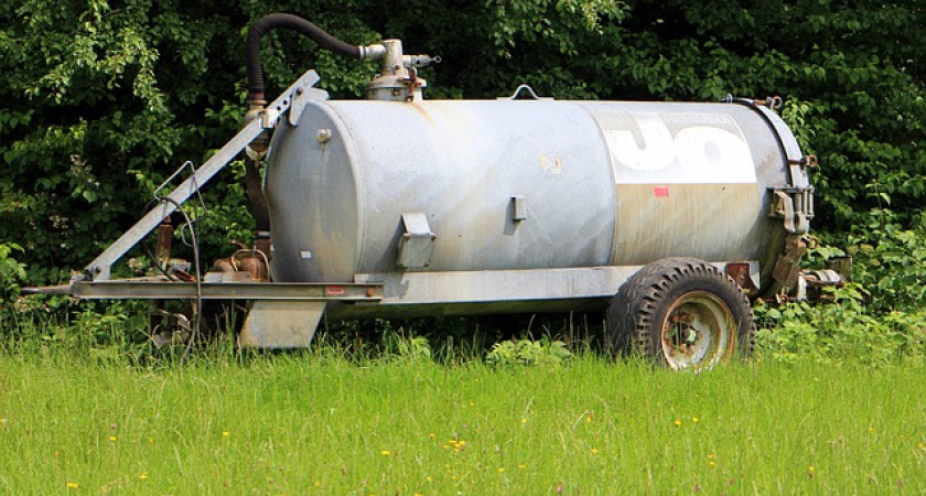 Омичка согласилась переехать из бочки в съемную квартиру