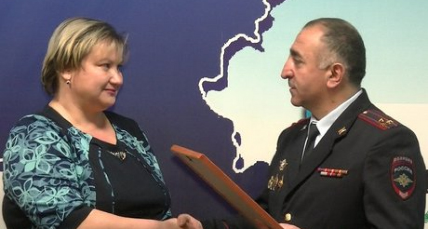 Полицейские наградили врача из Алзамая за участие в розыске ребенка, пропавшего шесть лет назад