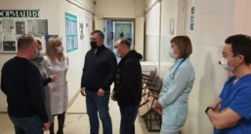 Игорь Кобзев посетил усольскую больницу