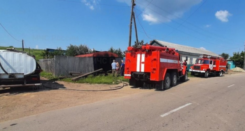 В Усольском районе загорелся автомобиль 