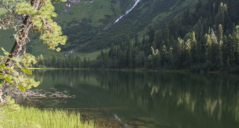 Кинзелюкский водопад в Восточном Саяне предлагают признать памятником природы