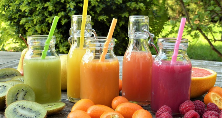 Нарколог Исаев: фруктовые соки и творог помогут печени восстановиться после праздников