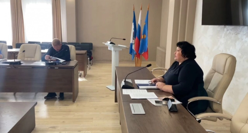 Фото к статье: На заседании комиссии городской Думы по ЖКХ обсудили работу управляющих компаний в городе