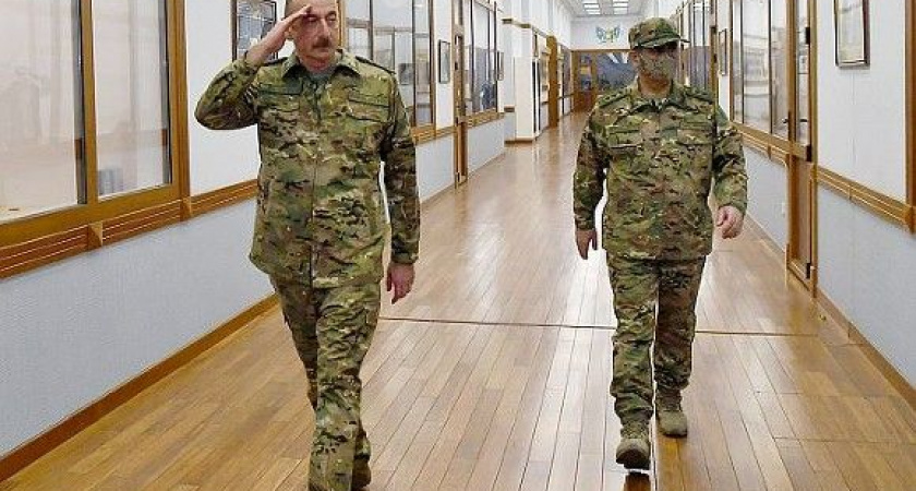Алиев пообещал Путину наказать военных, сбивших российский вертолет