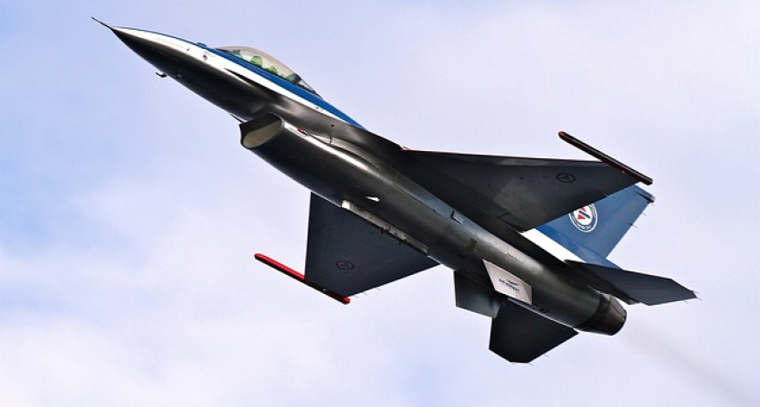 Шойгу призвал Германию к диалогу после стягивания сил НАТО у границ России