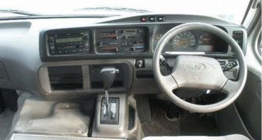 В 2015 году в России запретят праворульные автобусы. Решение по легковым автомобилям пока не принято