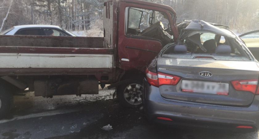Водитель иномарки погиб в ДТП, объезжая аварию на Качугском тракте в Приангарье