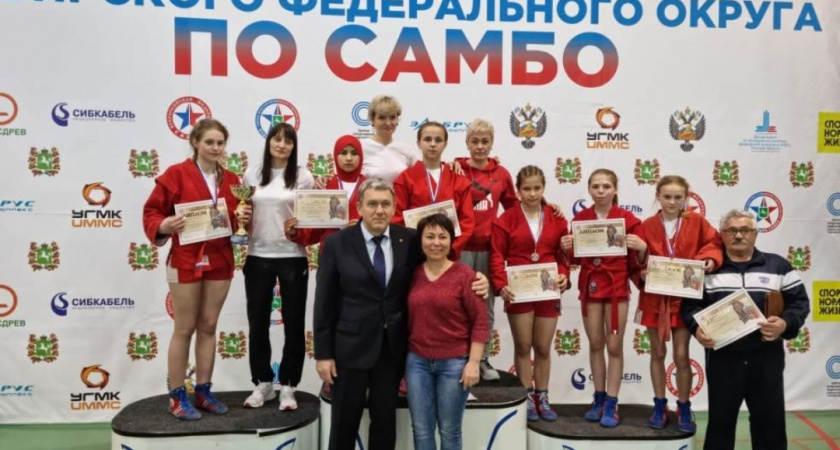 Усольские спортсменки завоевали три медали  на первенстве Сибири по самбо