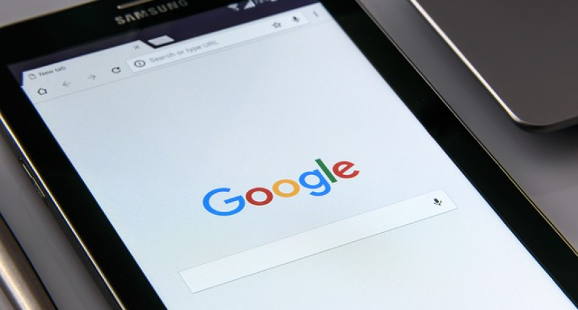 Компанию Google обвинили в перепрограммировании людей