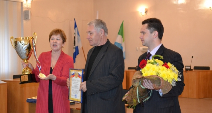 ПОБЛАГОДАРИЛИ ЗА ДОБРОСОВЕСТНЫЙ ТРУД И ПОМОЩЬ ДЕТСКОМУ СПОРТУ