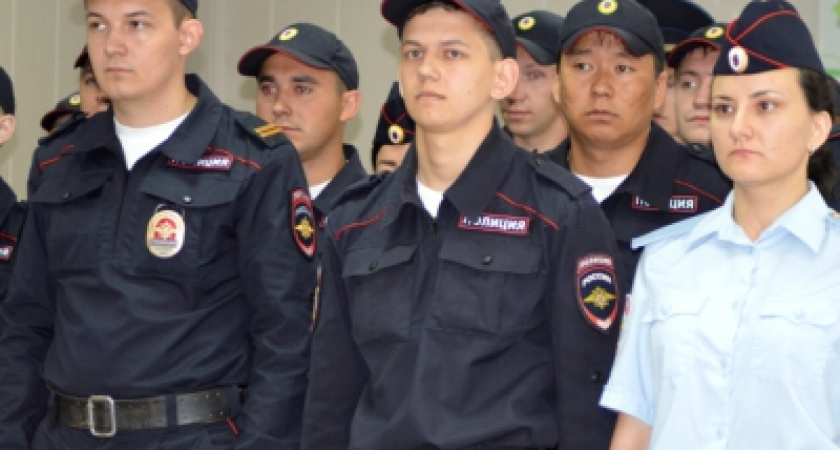 В Иркутске молодые сотрудники полиции присягнули на верность профессии