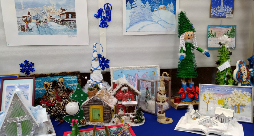 Талантливые усольчане представили свои творческие работы на  выставке-конкурсе «Новогодняя карусель»