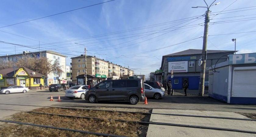 В Усолье-Сибирском полицейские устанавливают свидетелей наезда минивэна на пенсионерку