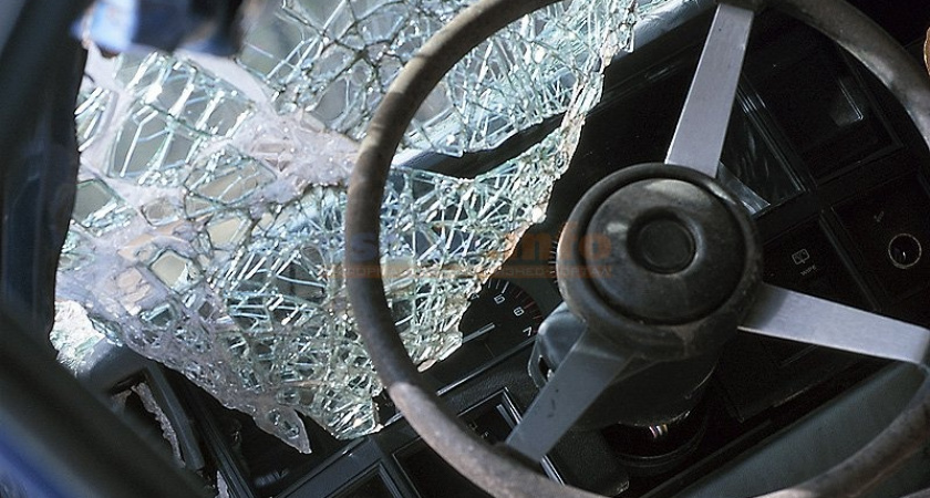 В Усольском районе в результате столкновения с деревом погиб 30-летний мужчина