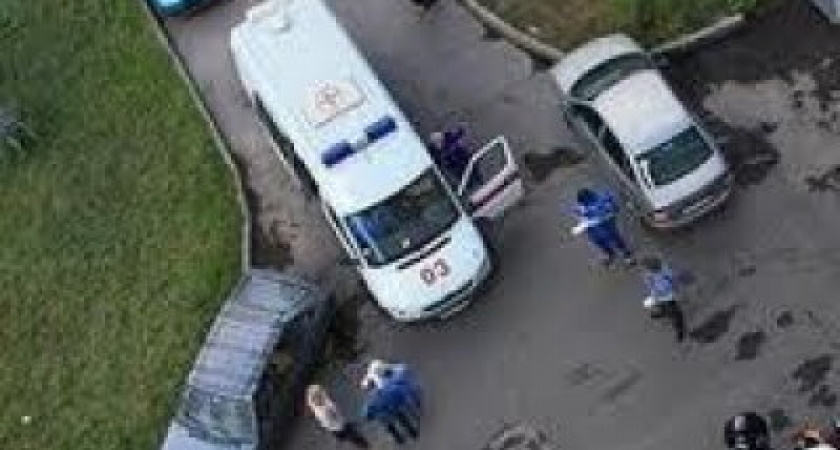 Пьяная братчанка «вышла на улицу» из окна пятого этажа и разбилась