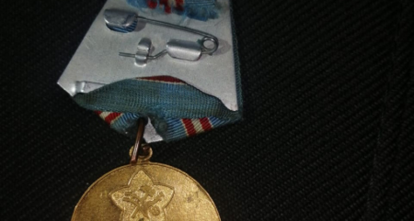 В Усолье-Сибирском задержали мужчину, попытавшегося продать государственную награду за 600 рублей