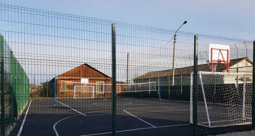 В селе Усольского района установили многофункциональную спортивную площадку