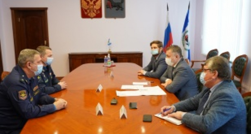 Игорю Кобзеву представили нового командира полка авиабазы "Белая" Усольского района 