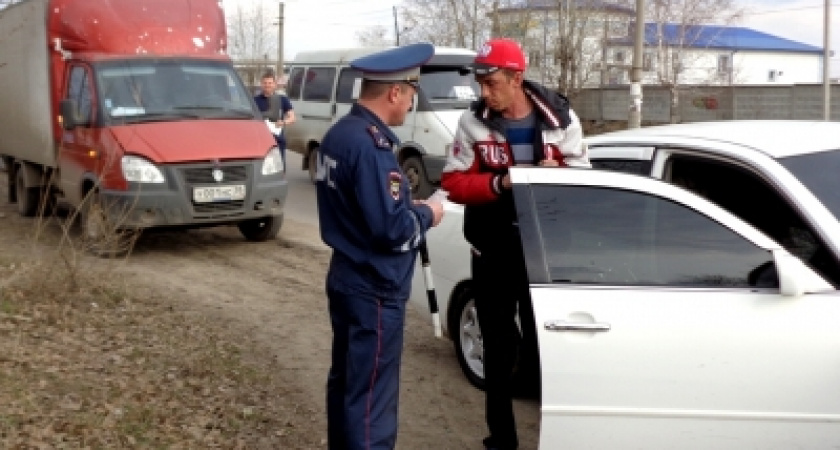 е полицейские задержали уроженца Чеченской республики находящегося в федеральном розыске за совершение мошенничества в особо крупном размере  Структура  График приема граждан  Ваш участковый  Наши герои  ГУ МВД в соцсетях  Госуслуги 	Слушать     Опросы  П