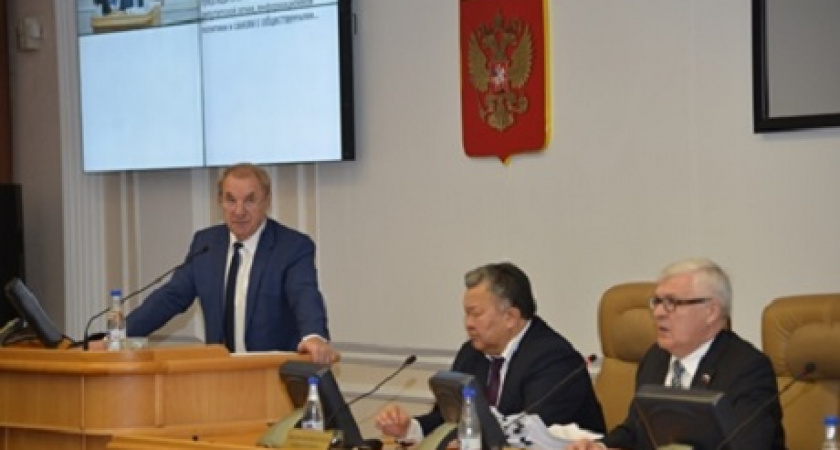  Только 11 депутатов ЗС за два года посетили все сессии