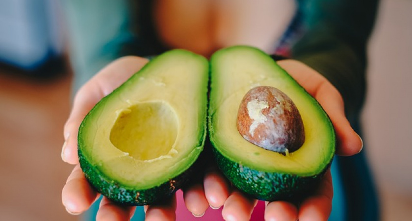 Невролог Мацокин заявил о наличии опасного токсичного вещества в составе авокадо