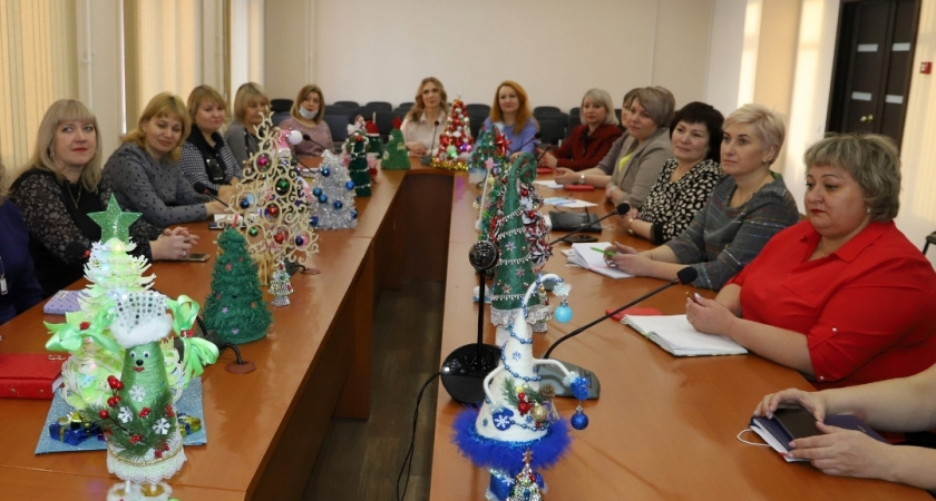 В Усольском районе вручили благодарственные письма педагогическим работникам