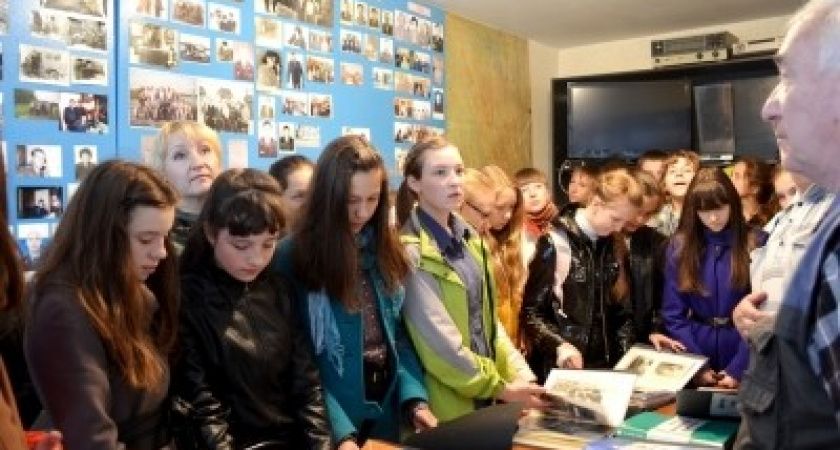 Полицейские Усолья-Сибирского познакомили гимназистов с работой отдела МВД