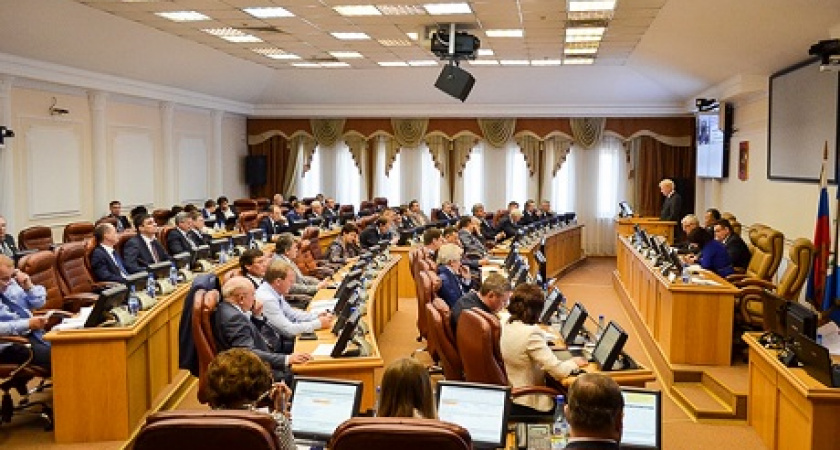 Областной бюджет на 2017 год с дефицитом 9,8 % приняли в первом чтении