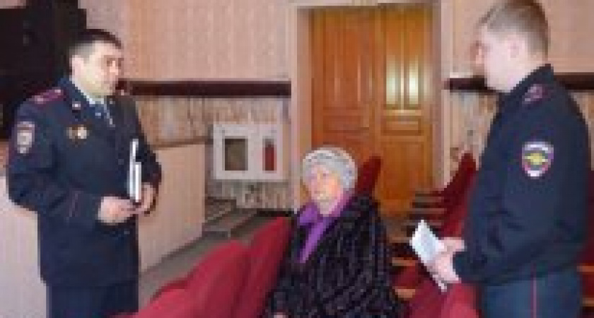 В Усолье-Сибирском участковые уполномоченные полиции отчитались о проделанной работе перед населением