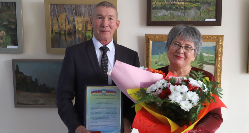 Жительнице Усольского района Гулсаре Ашировой вручили знак "Материнская слава"