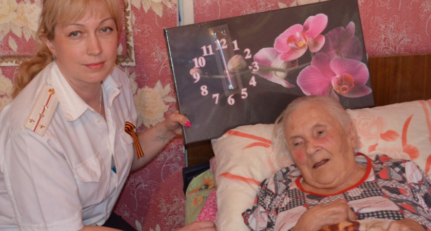 В Усолье-Сибирском полицейские поздравили ветеранов ВОВ и тружеников тыла с днём Великой Победы